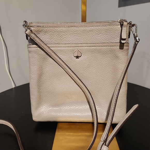 kate spade Handbags - Kate Spade Beige Crossbody Bag